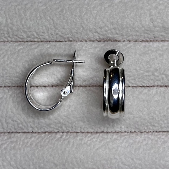 E013 | .925 Sterling Silver Latch Back Hoops - Picture 1 of 3